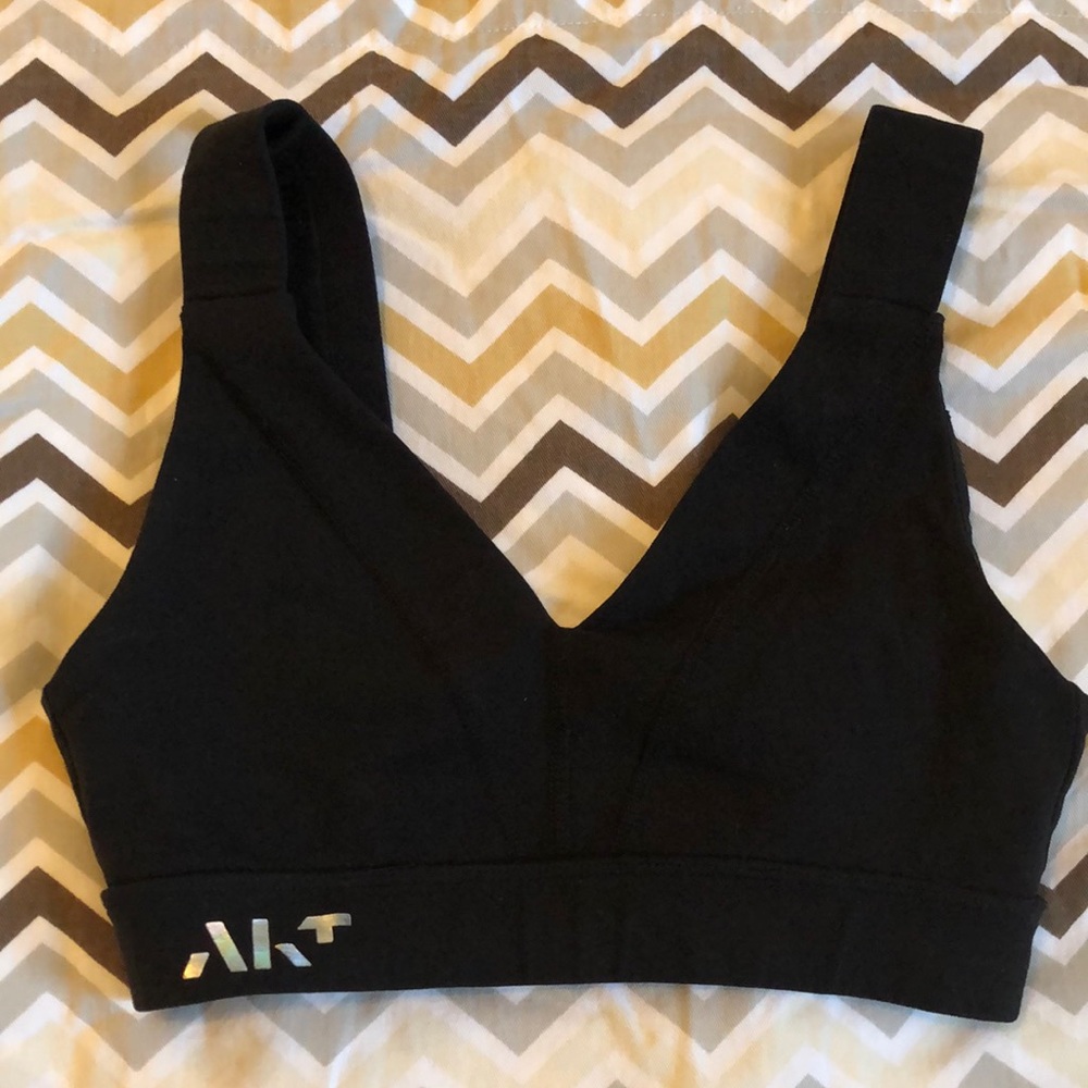 AKT bra